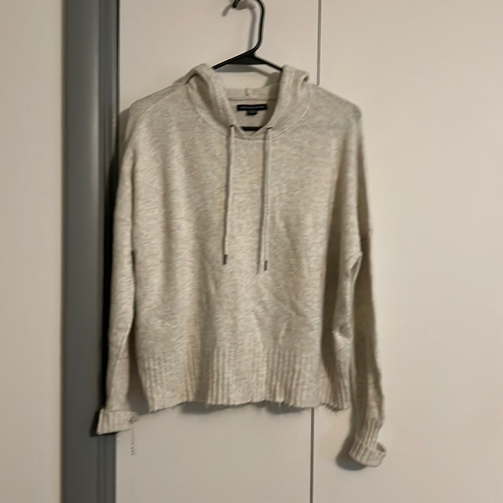 American Eagle outfitters cream colored XS hooded sweater with drawstring